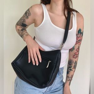 •SOLD ON DEPOP•VTG Navy Liz Claiborne Bag